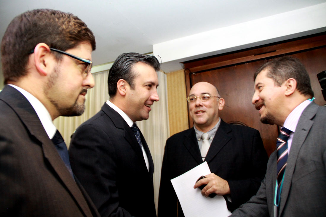 El Ministro de Interior y Justicia y el Representante de la Oficina de la SG OEA(26 de enero de 2012)